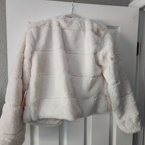 White fluffy coat - Picture 2 of 4